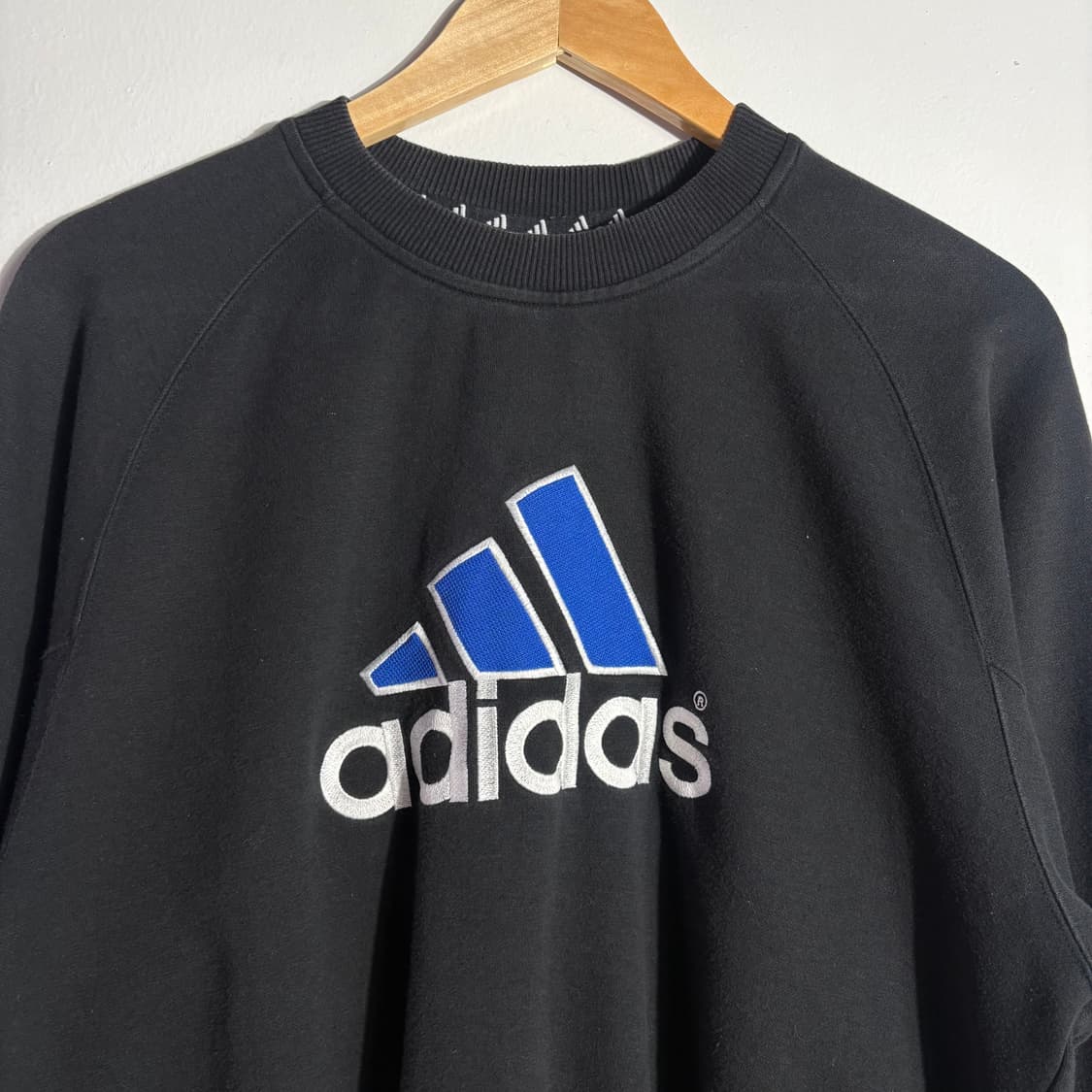 아디다스 블랙 로고 맨투맨 (무료배송) 상품이미지2