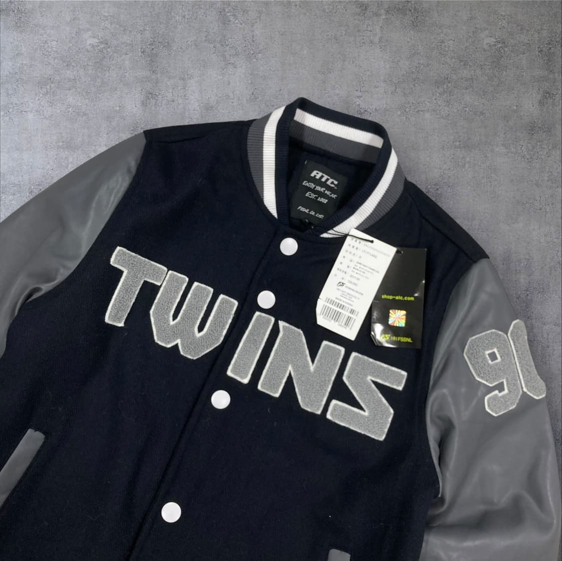 LG 트윈스 네이비 배색 스펠아웃 스타디움 바시티 자켓 상품이미지2