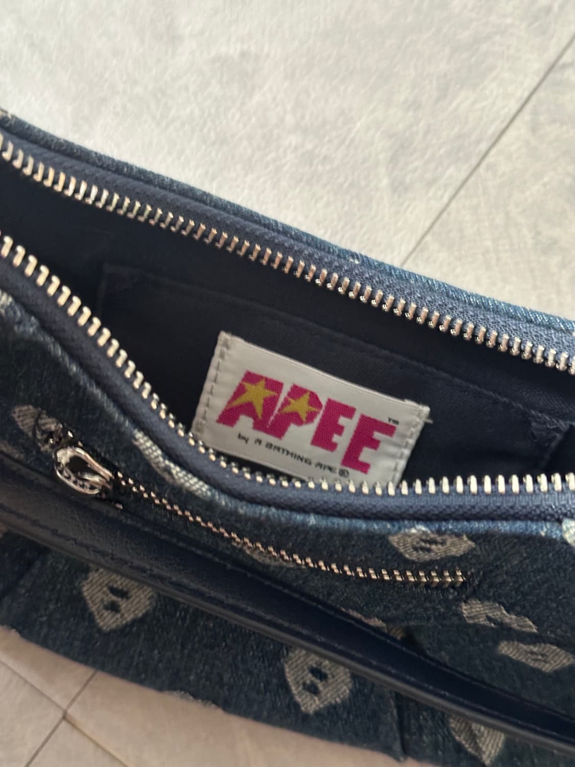 베이프 APEE 데님 미니 숄더백 상품이미지3