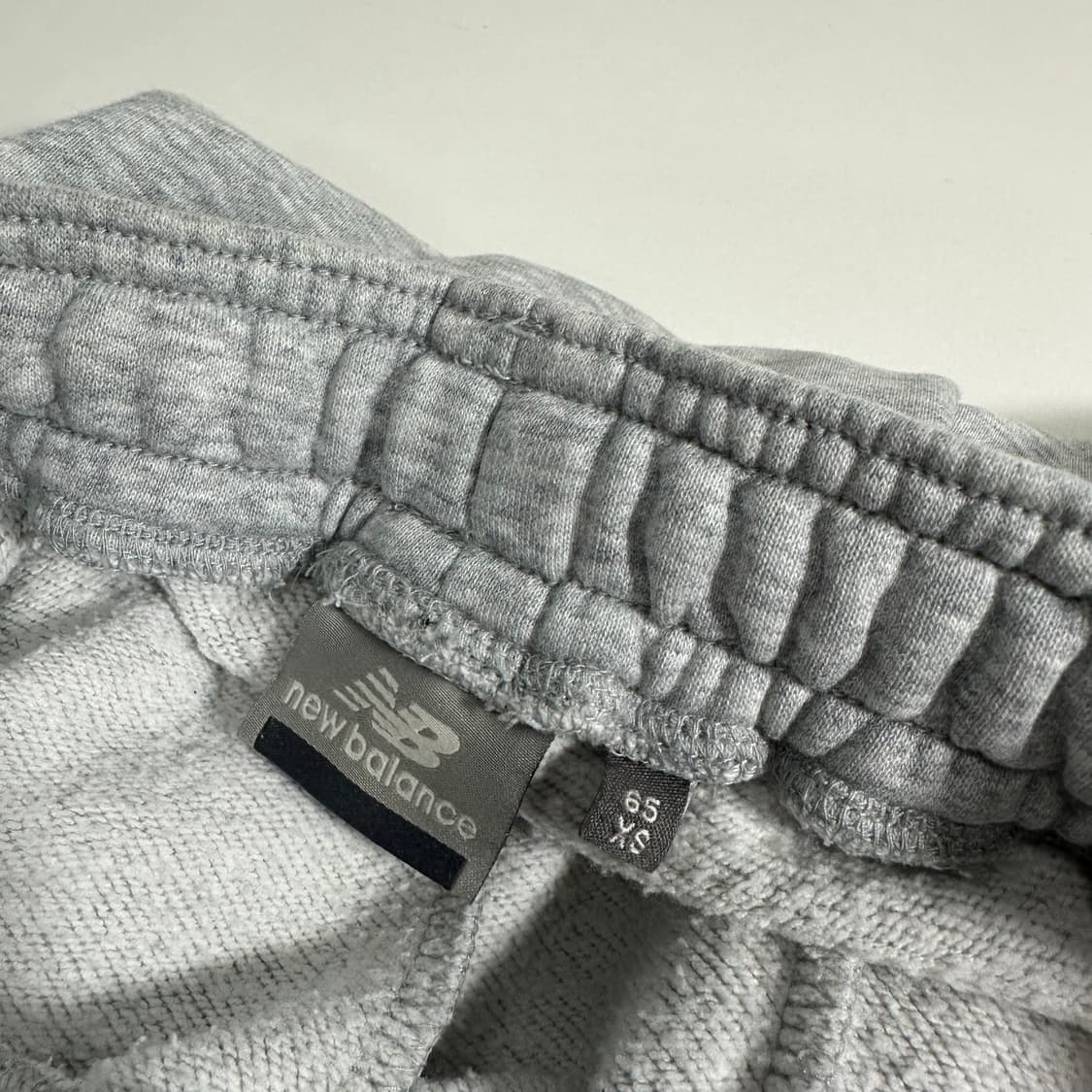 우먼S 뉴발란스 그레이 일자핏 스웻팬츠 상품이미지3