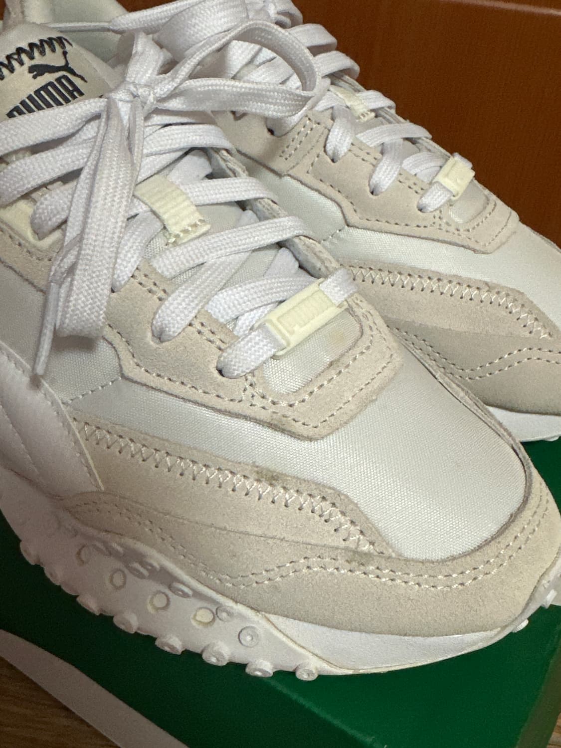 푸마 화이트 스니커즈 새상품 235 상품이미지5