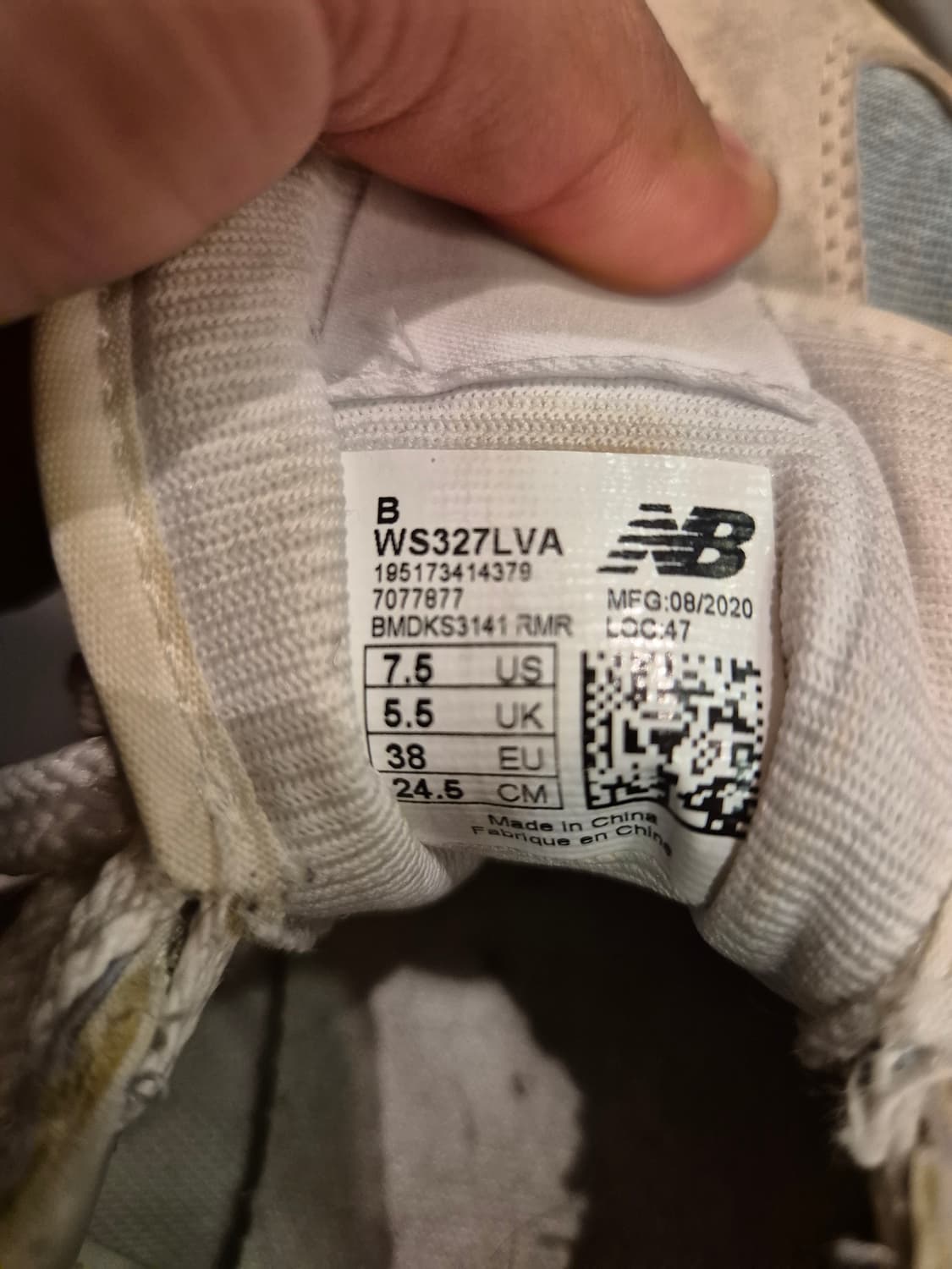 뉴발란스 리바이스 콜라보 스니커즈 245 판매합니다 상품이미지6