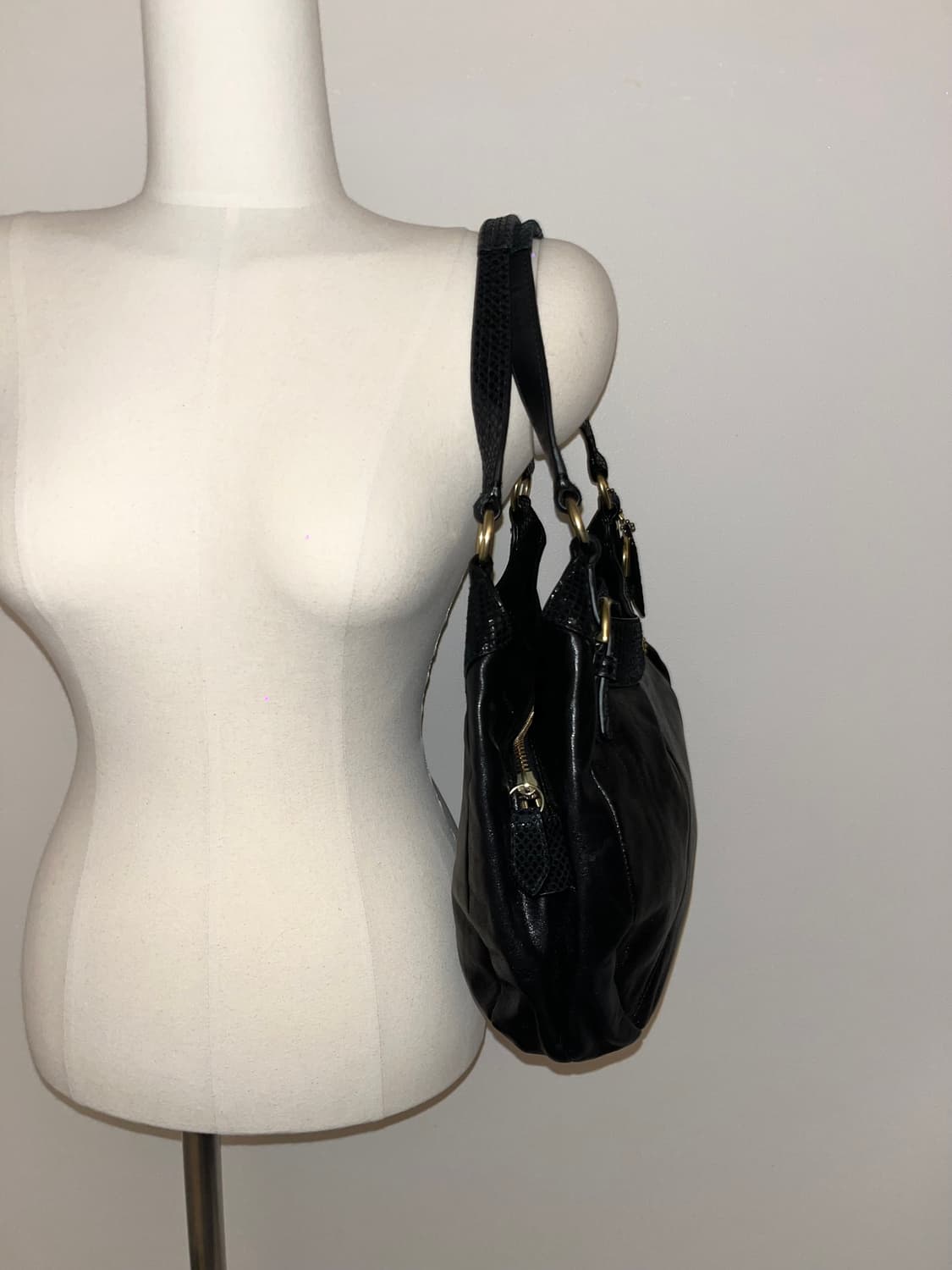 Coach allblack spangle shoulder bag 상품이미지4