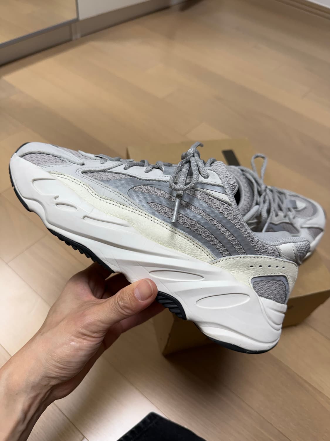 이지 부스트 700 V2 스태틱 상품이미지3