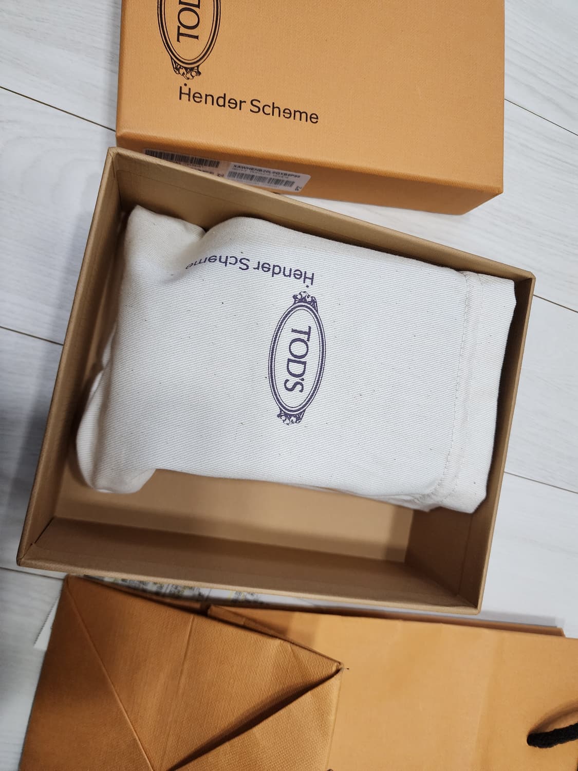 (새제품)Tod's x Henderschem 레더지갑 토즈 헨더스킴 상품이미지2