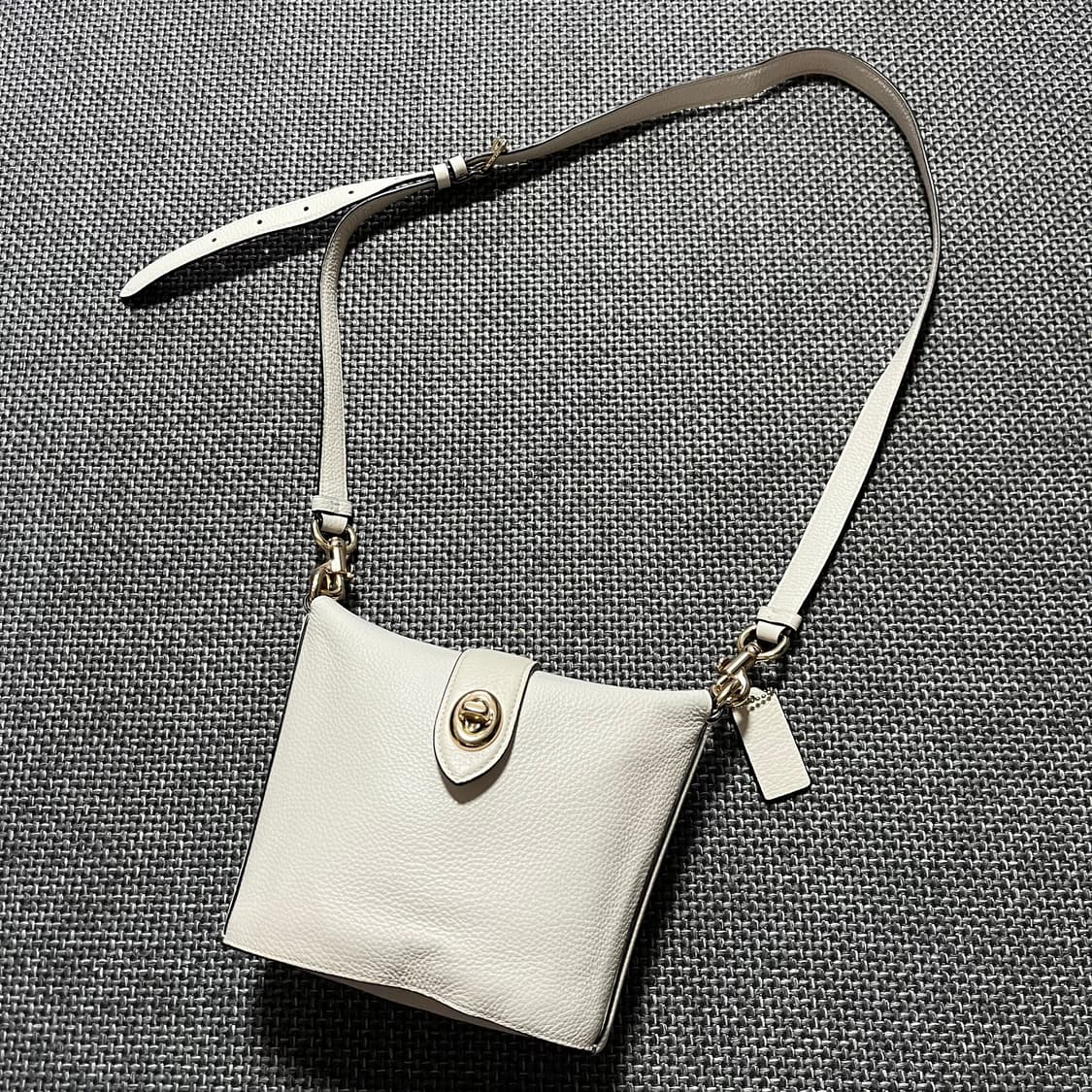 coach mini cross bags 코치 레더 크로스 백 상품이미지2