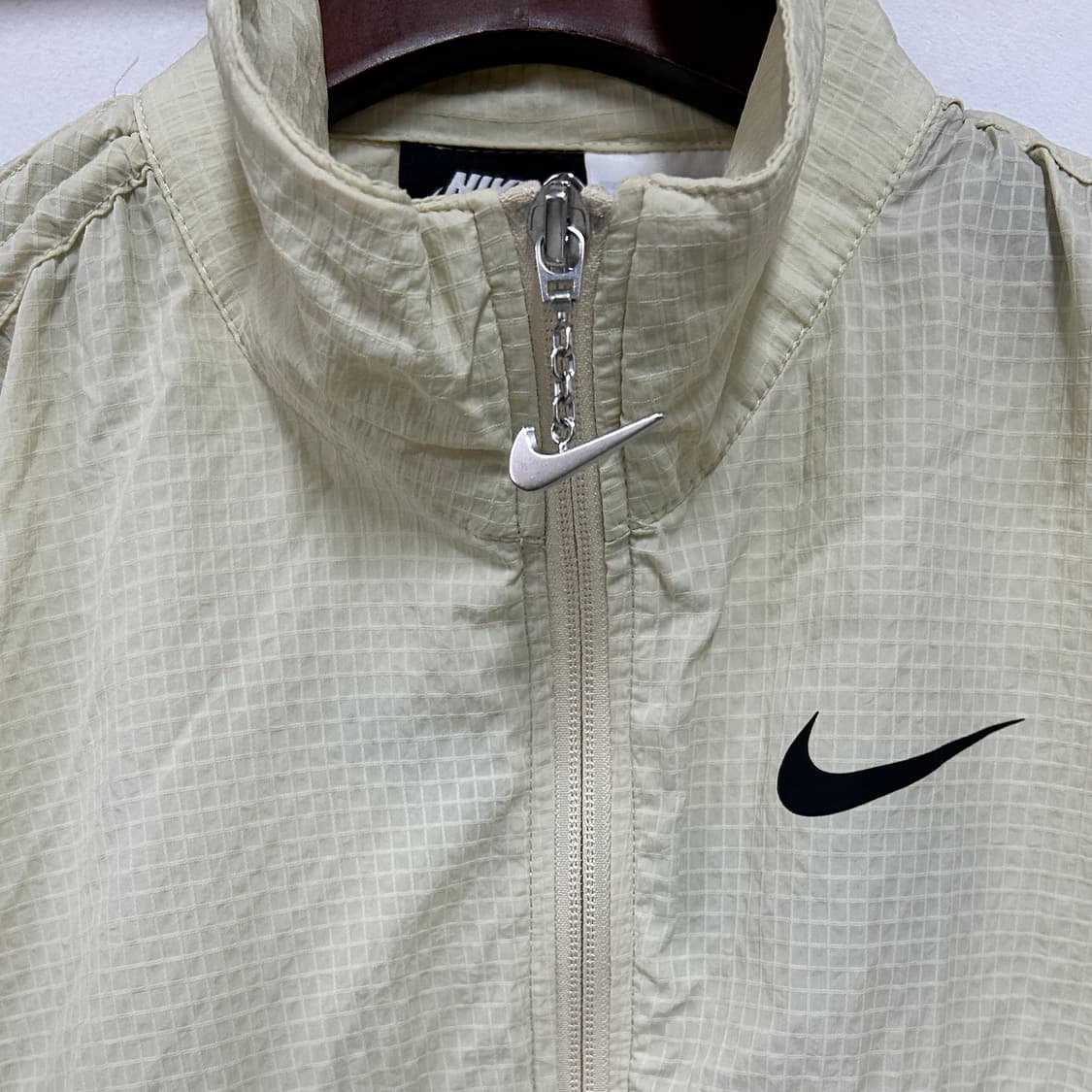 나이키 스우시 로고 우븐 크롭 자켓 크림컬러 상품이미지5