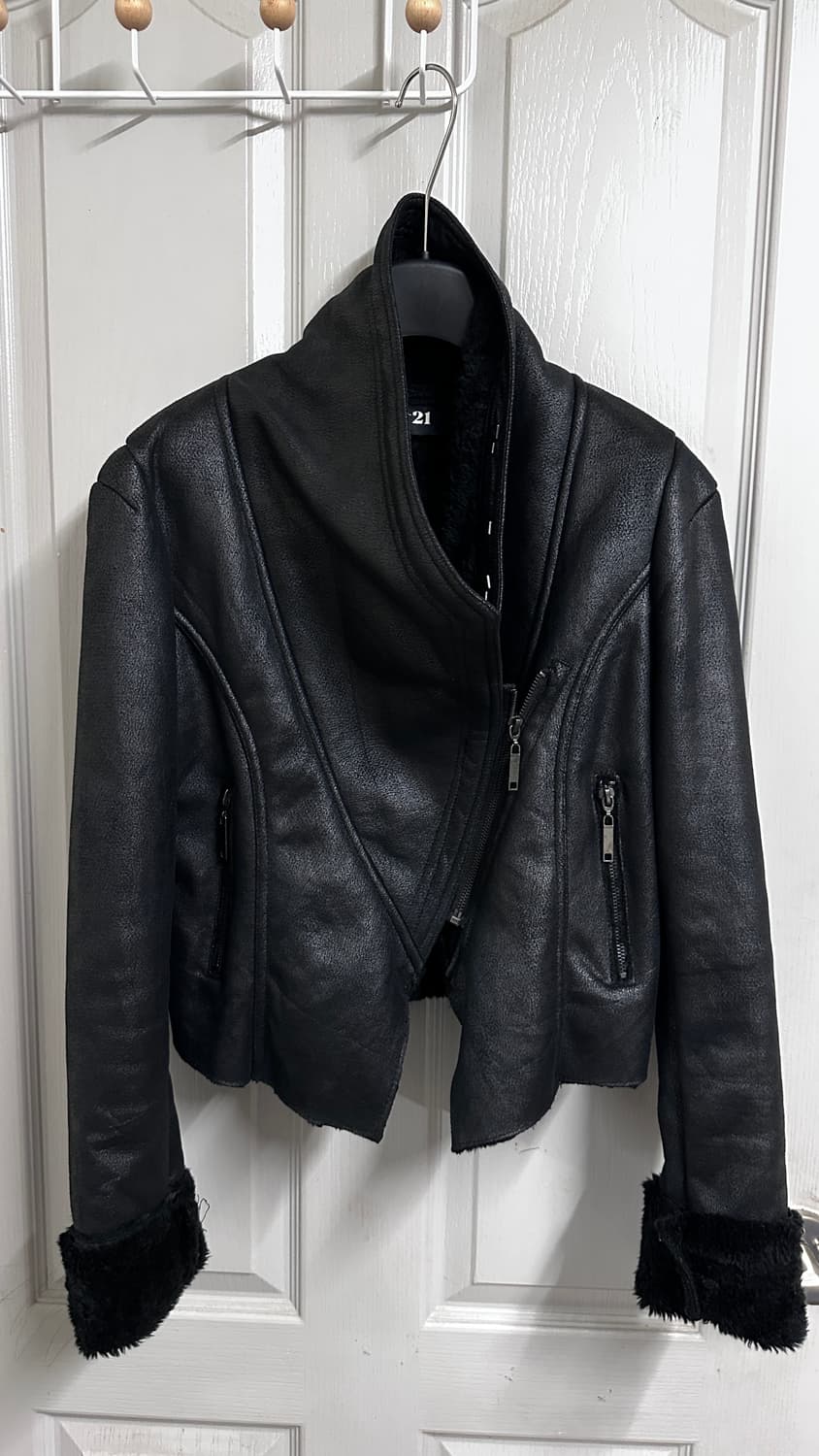 Forever 21 Cropped Shearling Jacket 상품이미지1