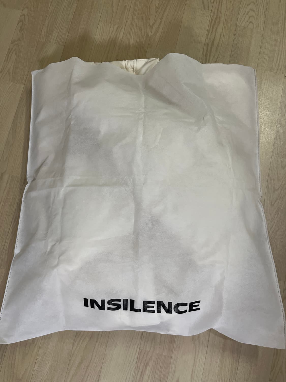 인사일런스 에센셜 다운 재킷 크림색패딩 상품이미지5