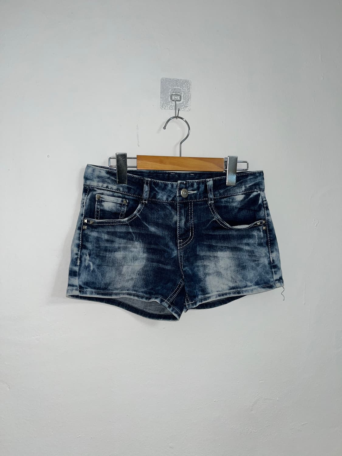 Y2K 데님 스터드 숏팬츠 상품이미지1