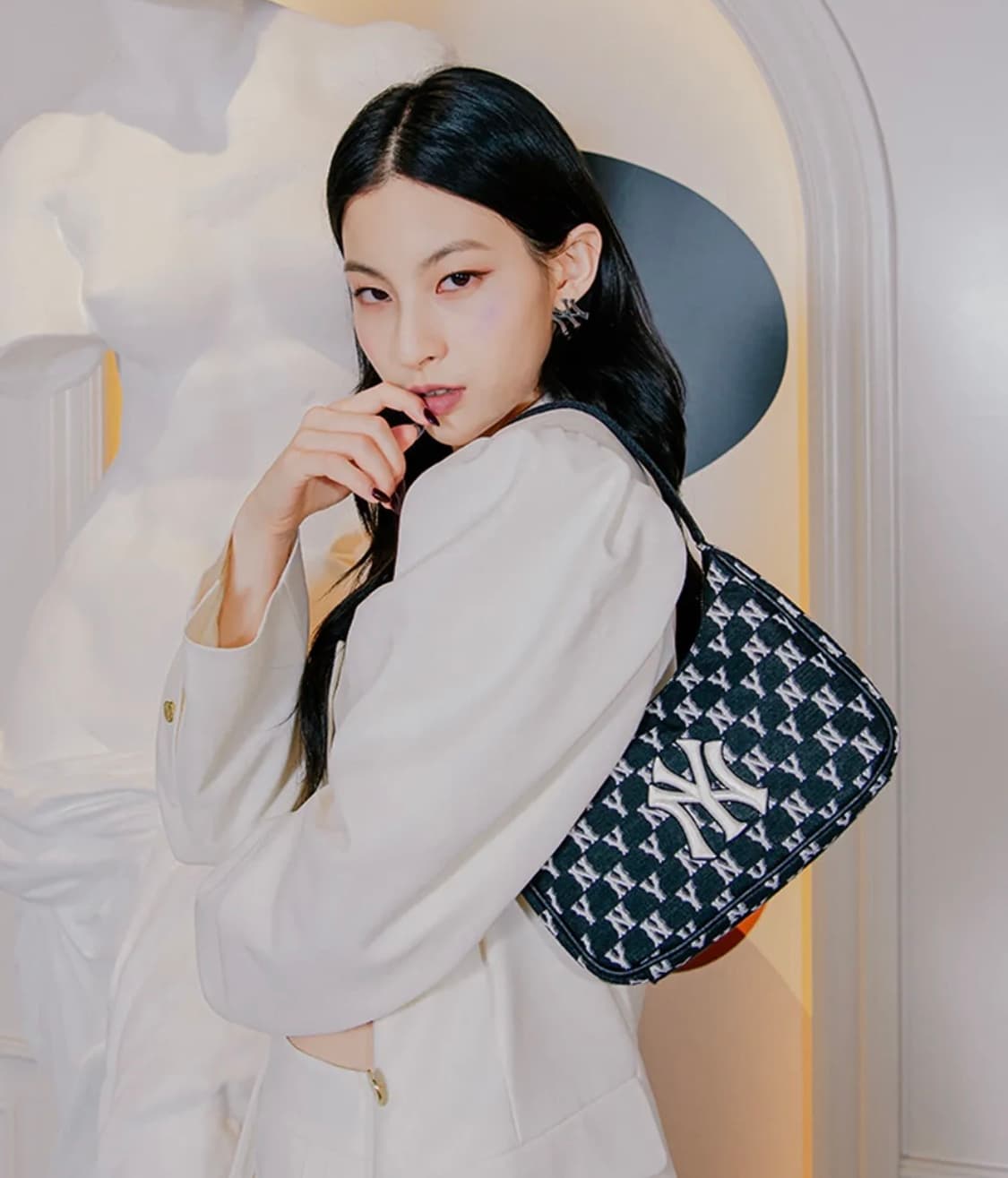 MLB 숄더백 모노그램 자가드 호보백 상품이미지5