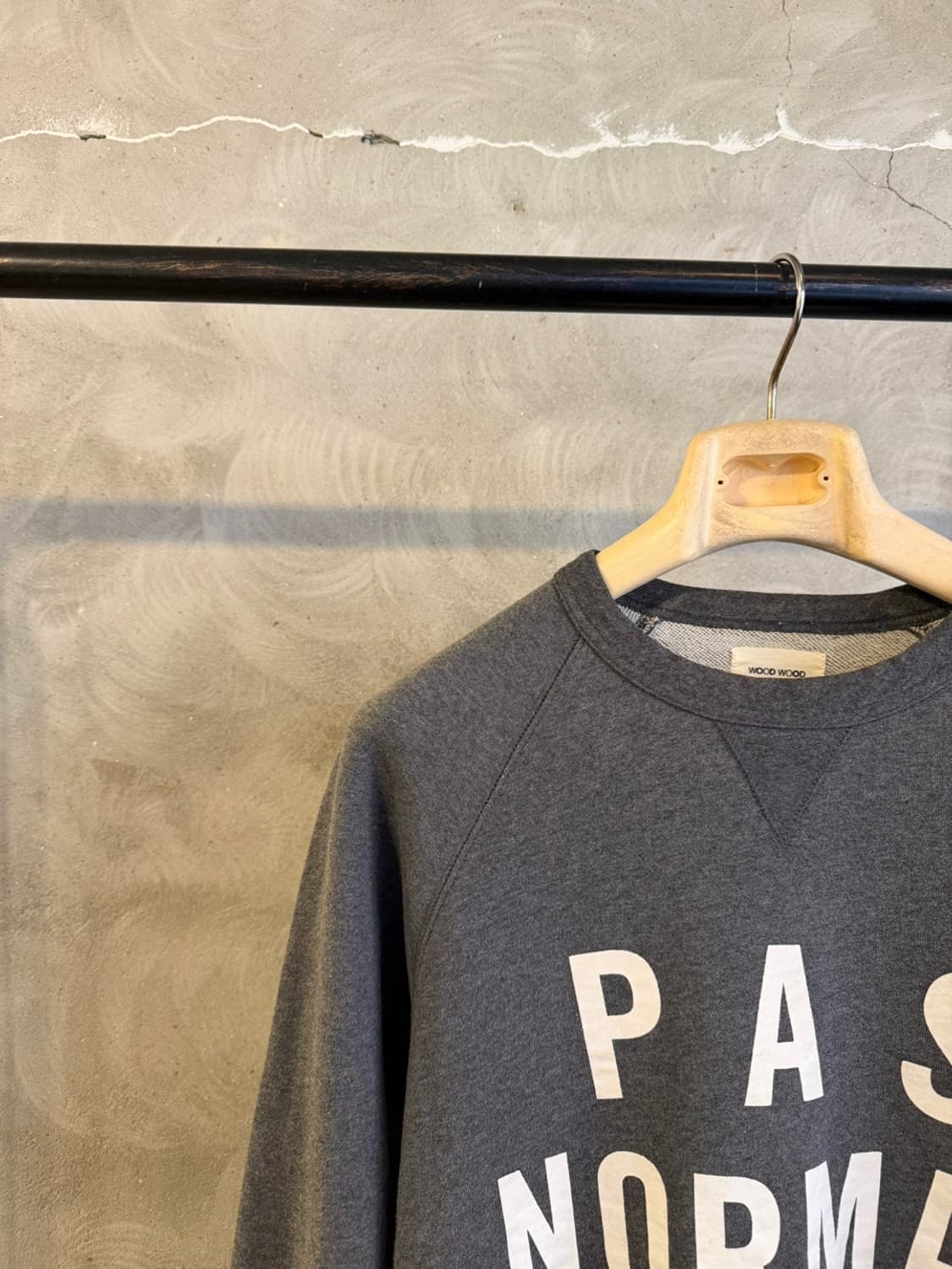 우드 우드 레터링 맨투맨 100 상품이미지2