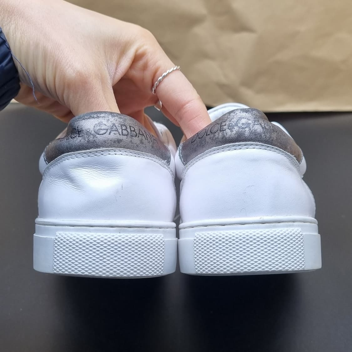 돌체앤가바나 꿀벌 가죽스니커즈 230 상품이미지4