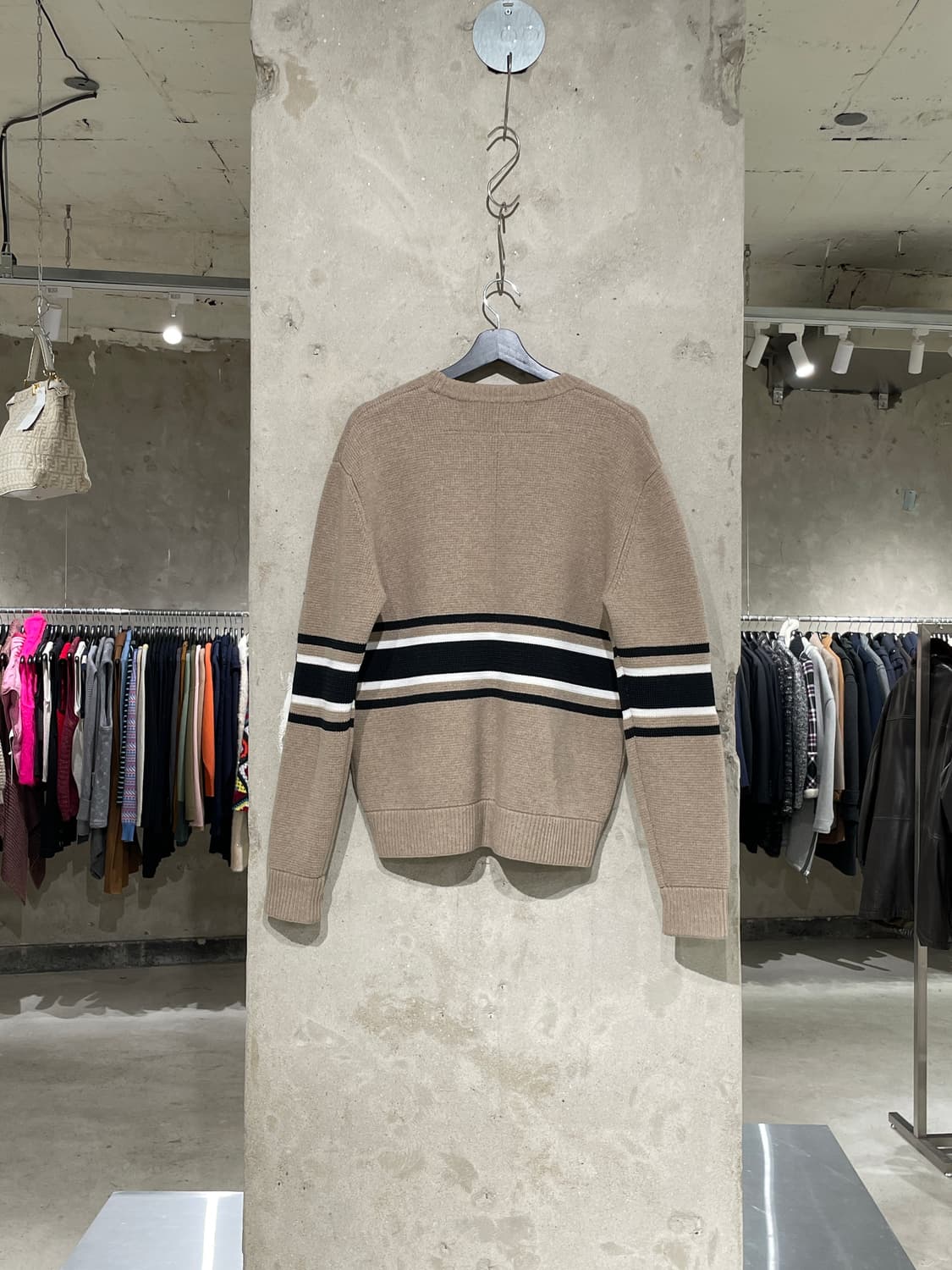 지방시 라이트 브라운 17 패치 스트라이프 스웨터 상품이미지6