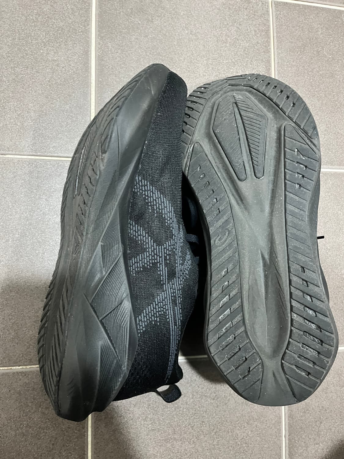 아식스 노바블라스트 5 와이드 블랙 캐리어 270size 상품이미지4