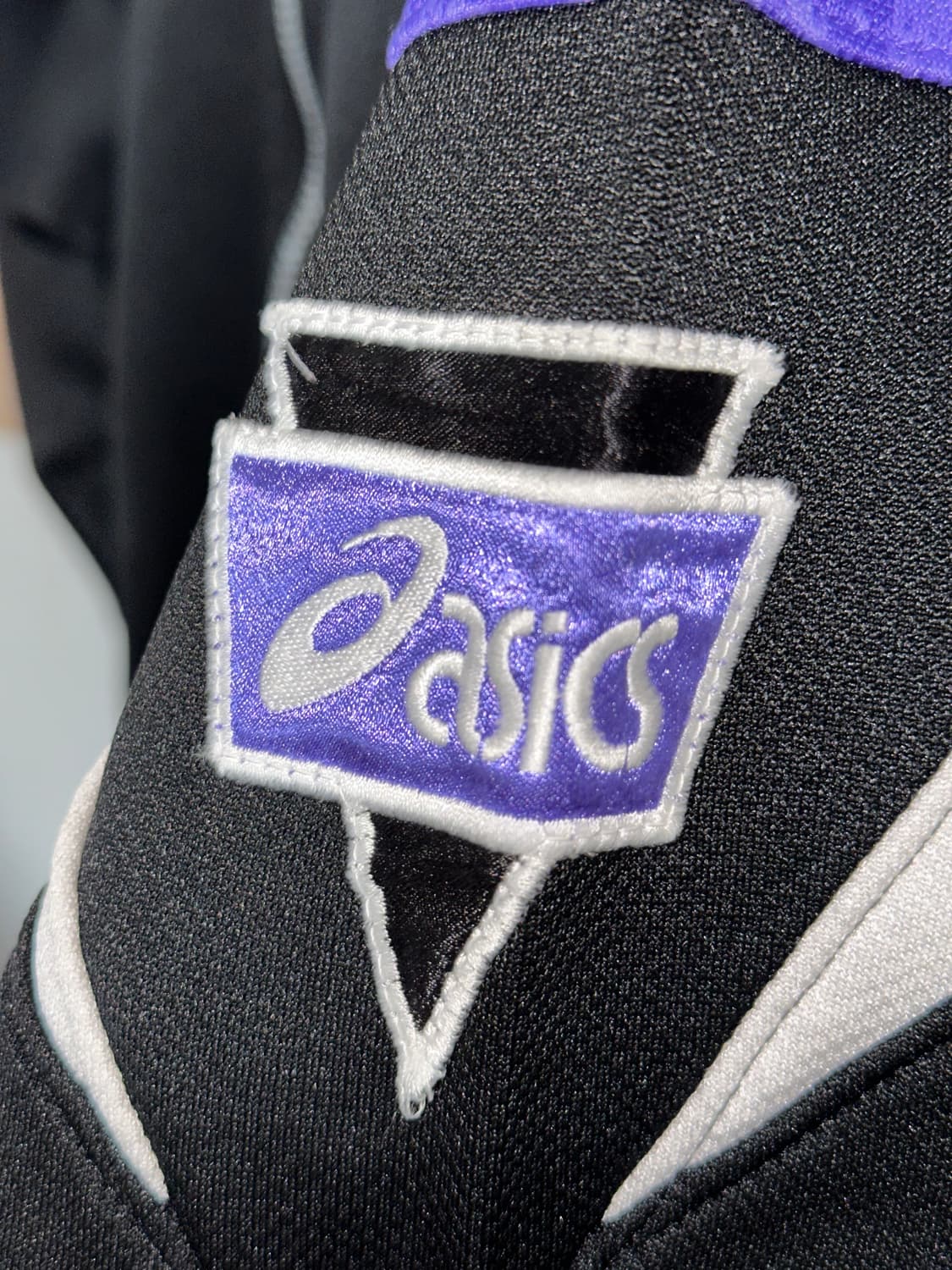 아식스 블랙퍼플 하이넥 크롭 자켓 상품이미지4