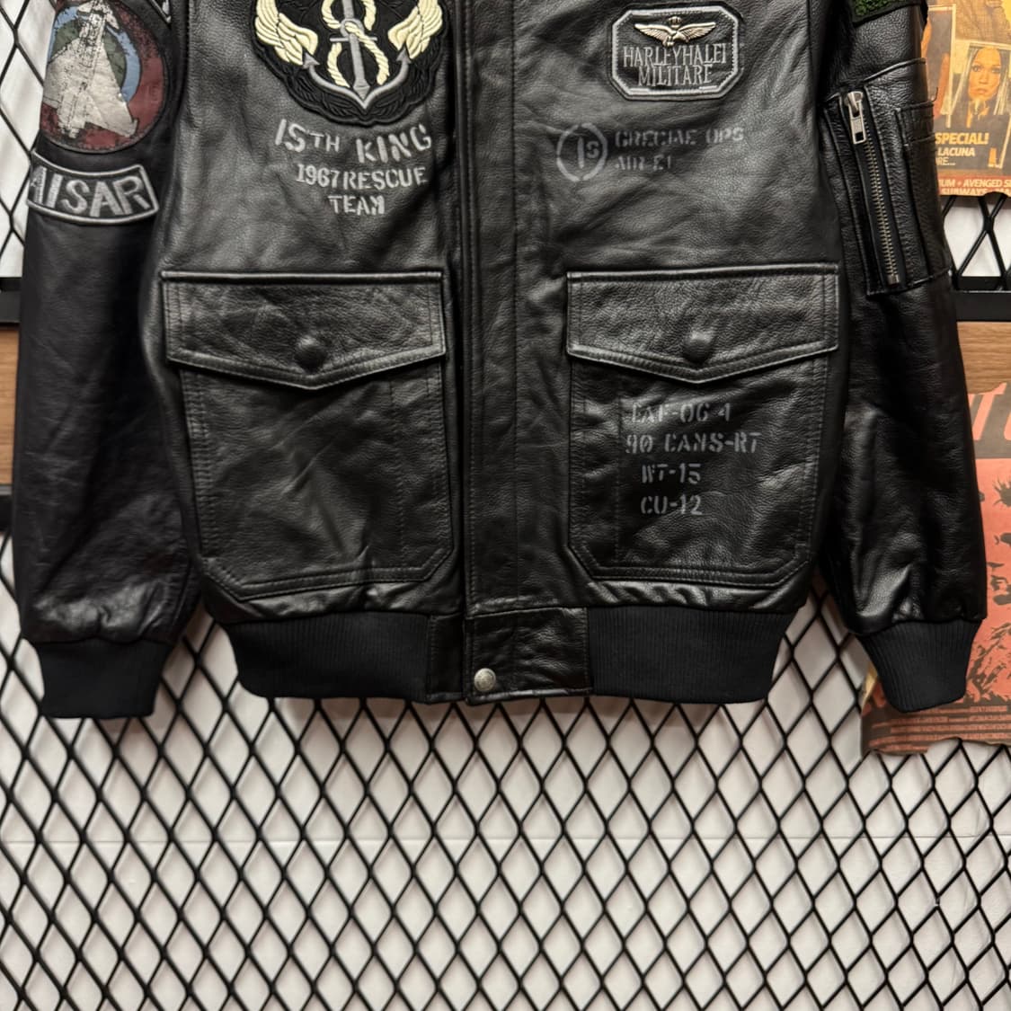 ITA VINTAGE 레더 봄버 자켓 전후면 패치 포인트 블랙 상품이미지4