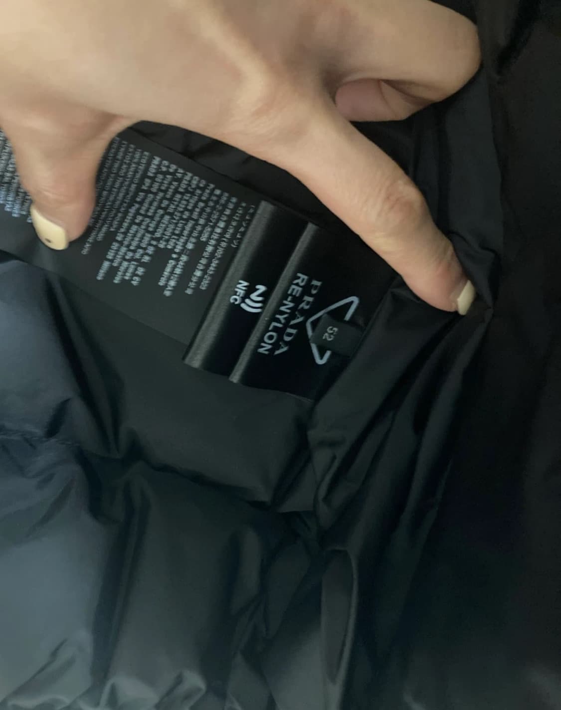 [52] 프라다 리나일론 패딩 SGB112 패딩 블랙 상품이미지2