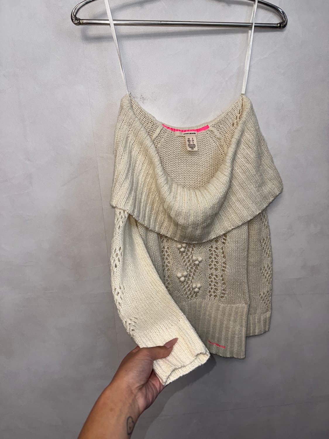 DKNY punching ball off shoulder knit 상품이미지5