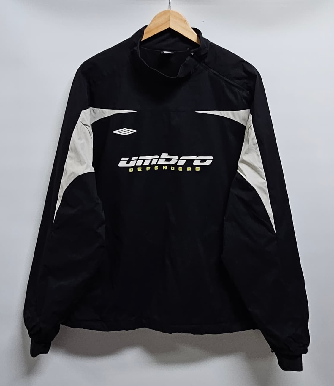 엄브로 메쉬 풋볼 하이넥 바람막이 105 상품이미지1