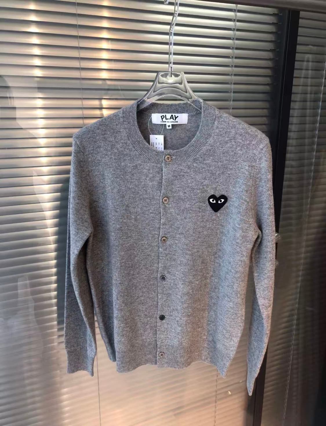 플레이 꼼데가르송 레드 하트 니트 가디건 그레이 M 상품이미지1