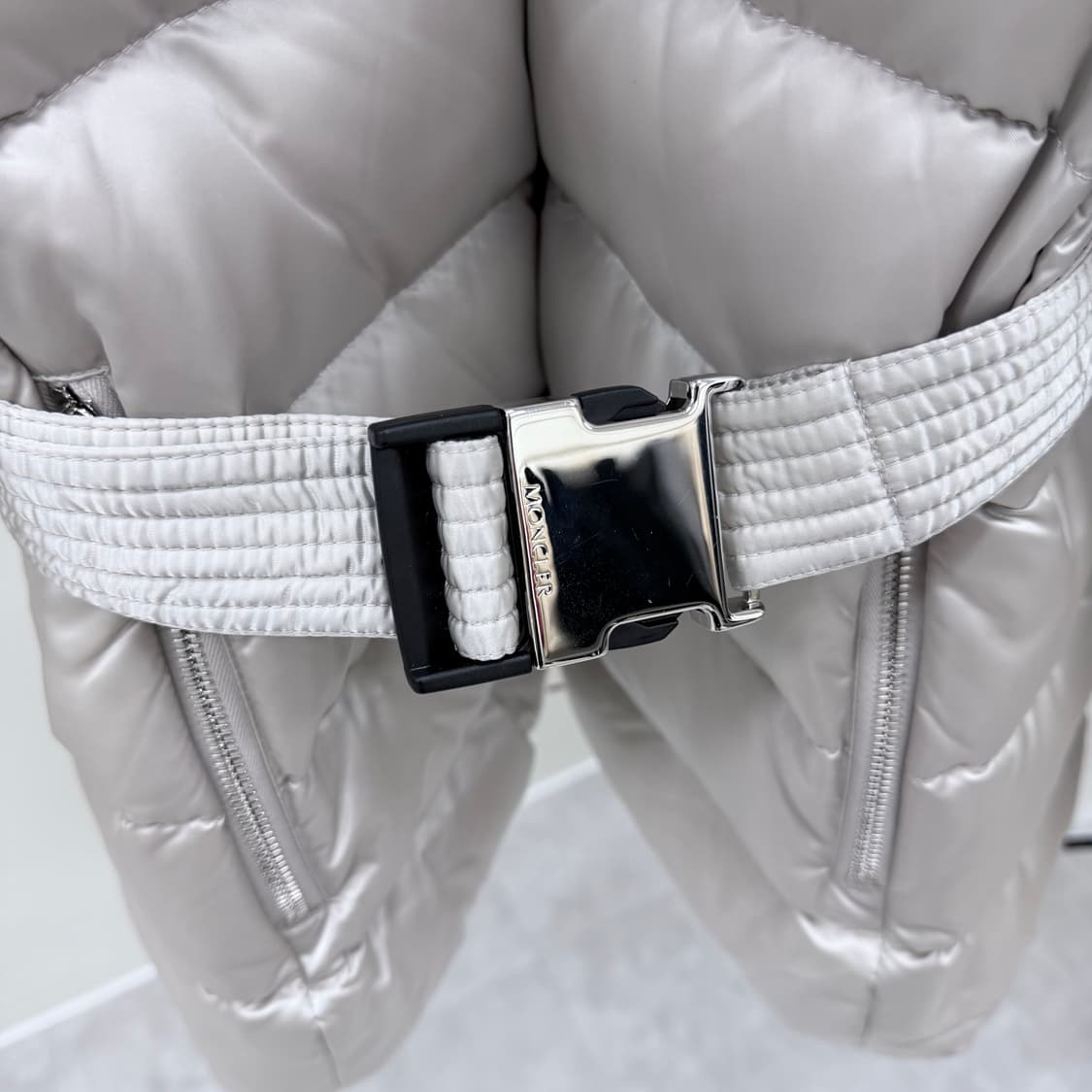 [S+급/0] 몽클레어 큐피돈 쇼트다운 패딩 베이지 상품이미지6