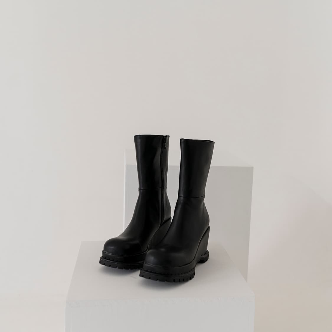 뉴모즈 유니크 미디 통굽 플랫폼 앵클부츠 8.5cm 235 상품이미지3