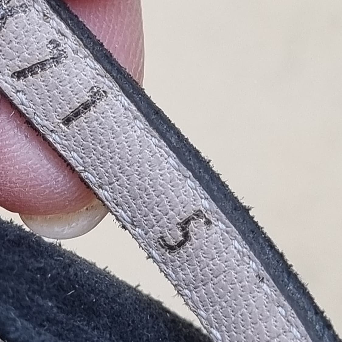 페라가모 스웨이드 오픈토 샌들힐 220 굽12 상품이미지6