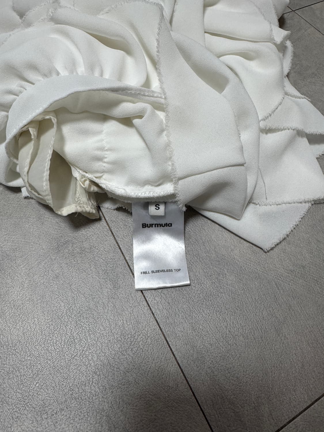 버뮬라 FRILL SLEEVELESS TOP 상품이미지2