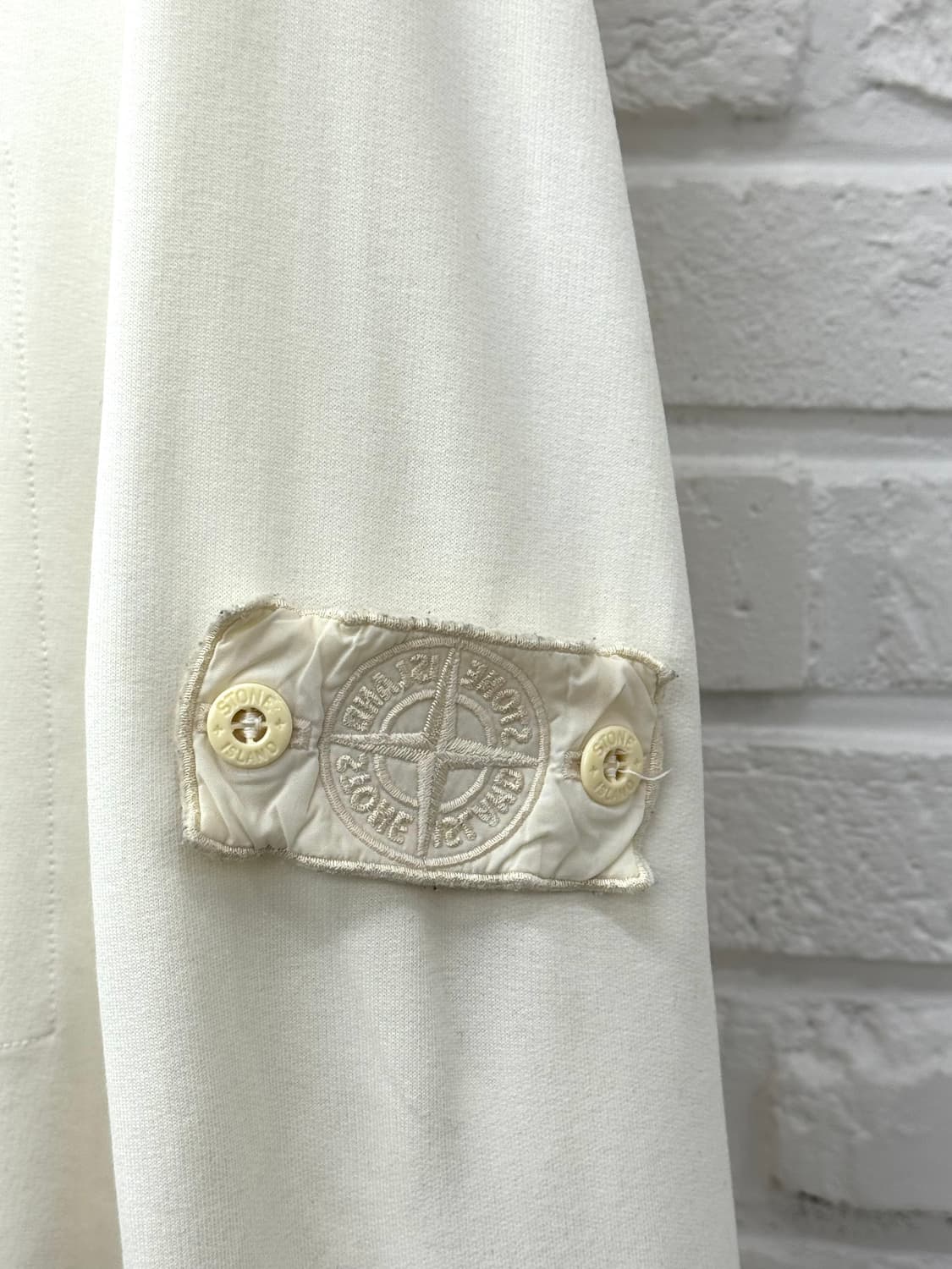 스톤아일랜드 화이트 롱슬리브 상품이미지5