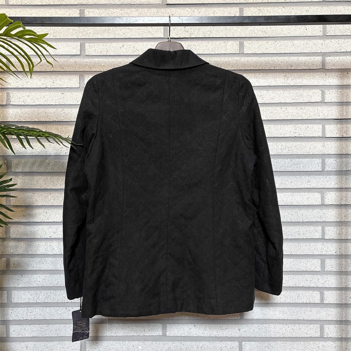 MCM 엠씨엠 클래식 패턴 카라자켓 음각퀼팅 데드스탁 디테일 블랙 상품이미지3