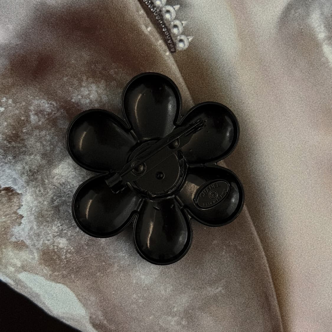 샤넬 미드나잇 플라워 브로치 상품이미지3