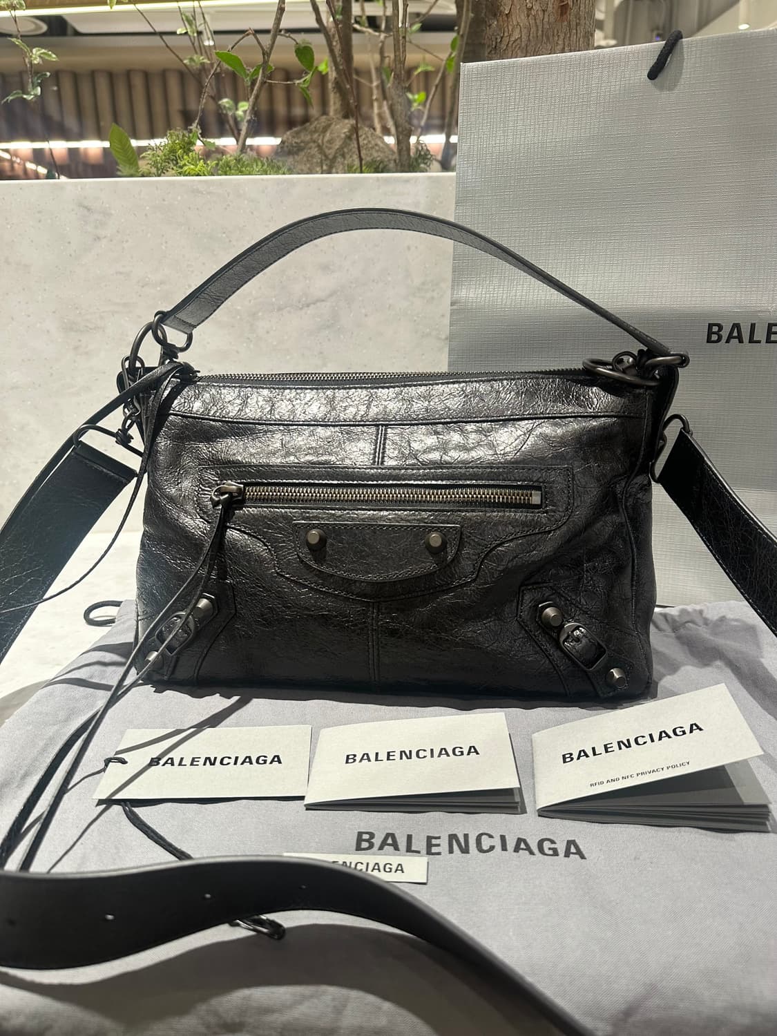 [새상품급 정품] 발렌시아가 르 시티 모터백 모토 블랙 상품이미지6