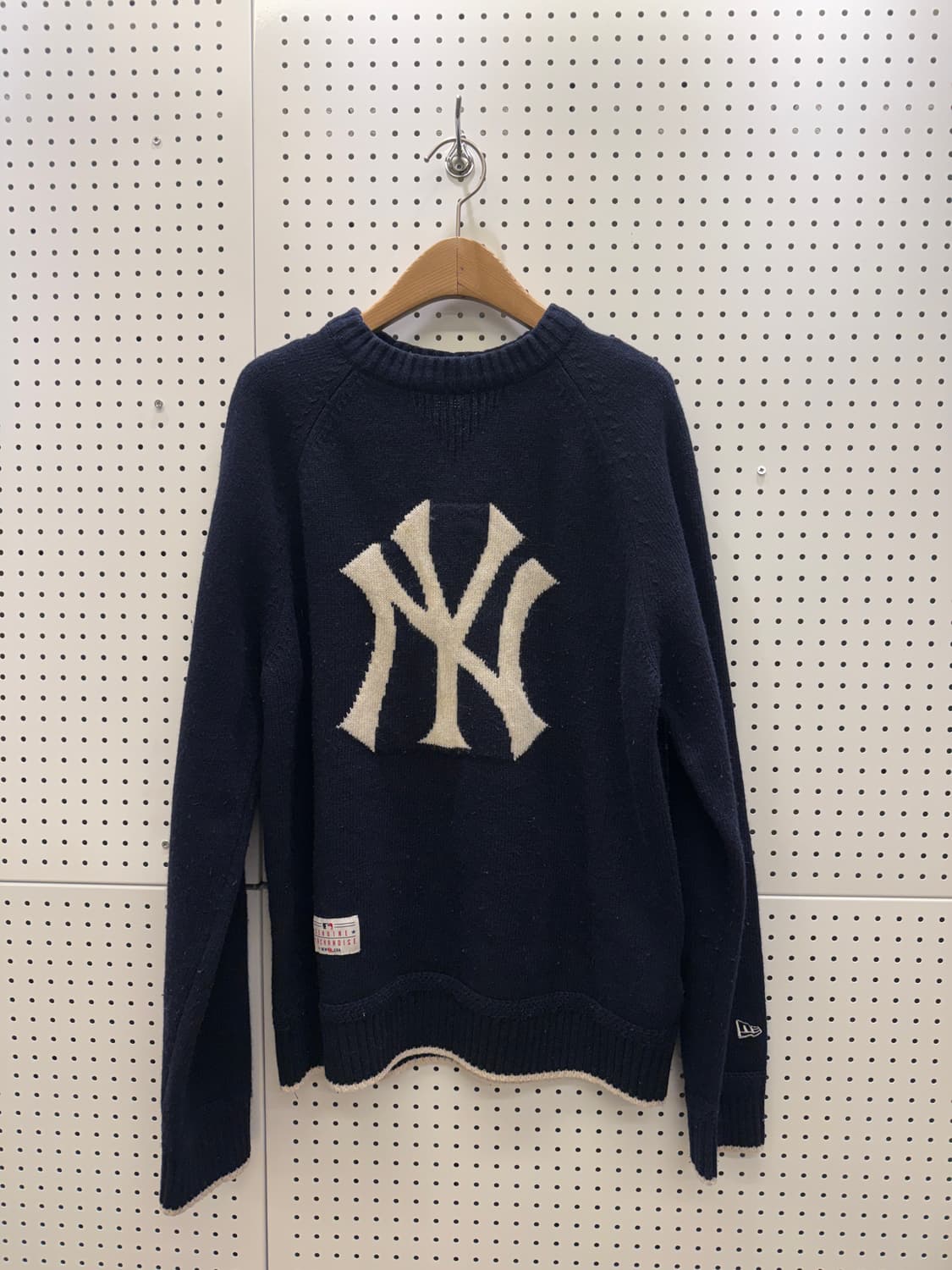 뉴에라 뉴욕 양키스 빅로고 니트 스웨터 네이비 U396 상품이미지2