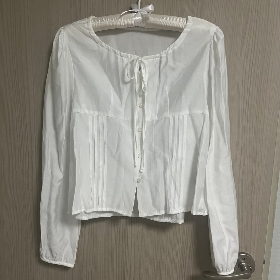 더롯 멜라운지 로엘 핀턱 블라우스 리본 주름 셔링 셔츠 상품이미지3