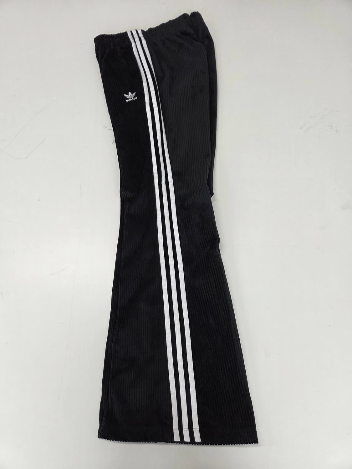 아디다스 코듀로이 블랙 부츠컷 트랙 팬츠 XS 상품이미지5