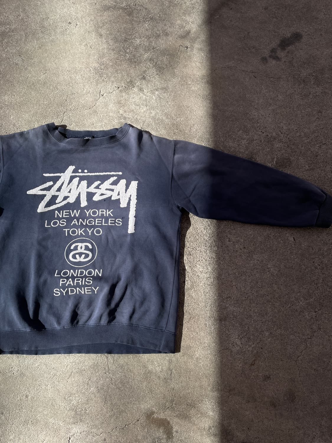 90s Stüssy World Tour Faded Navy Sweatsh 상품이미지5