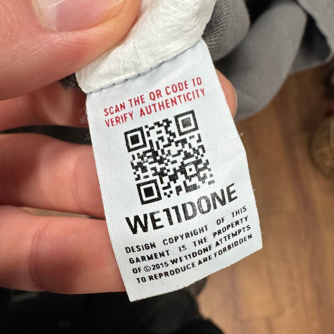 웰던 WE11DONE 롱슬리브 전면 레터링 로고 포인트 차콜 상품이미지9