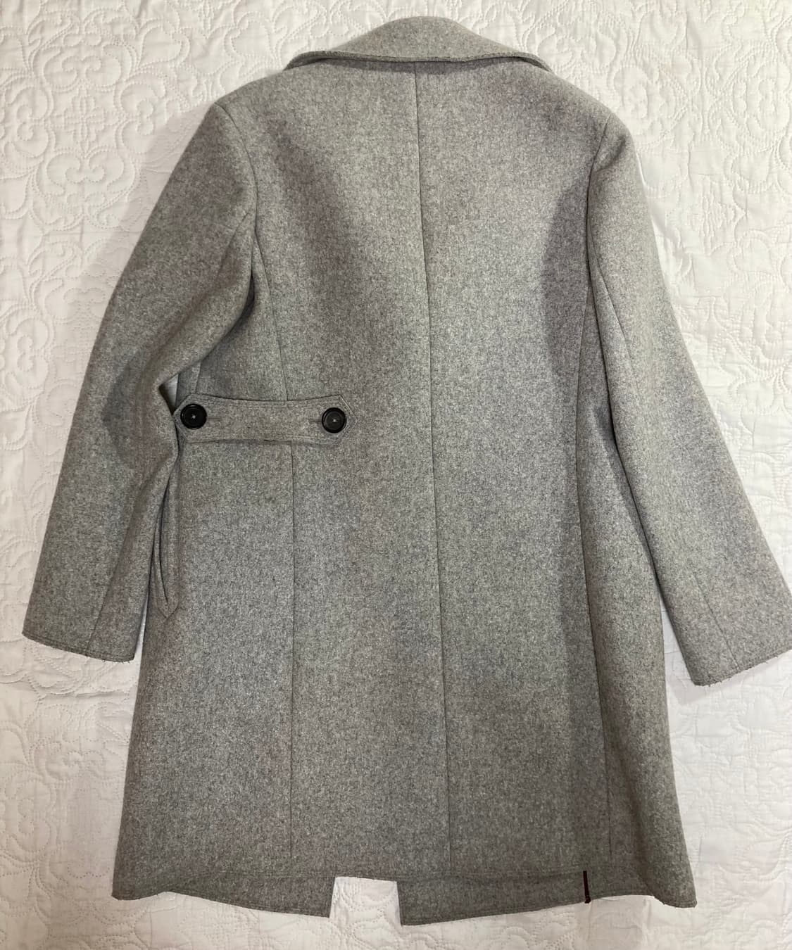 아퀼라노리몬디 코트 상품이미지4