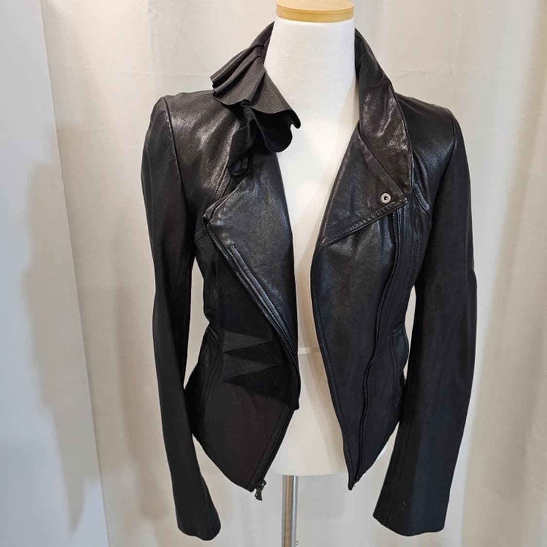 DVF 다이앤 본 퍼스텐버그 러플 레더 상품이미지1