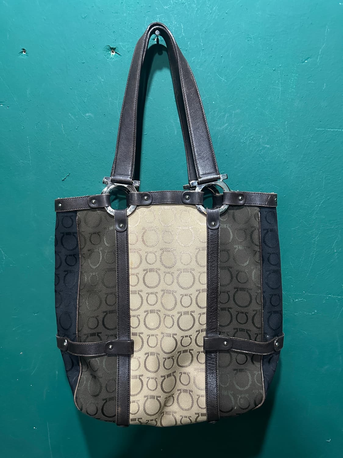 페레가모 간치니 숄더백 상품이미지1