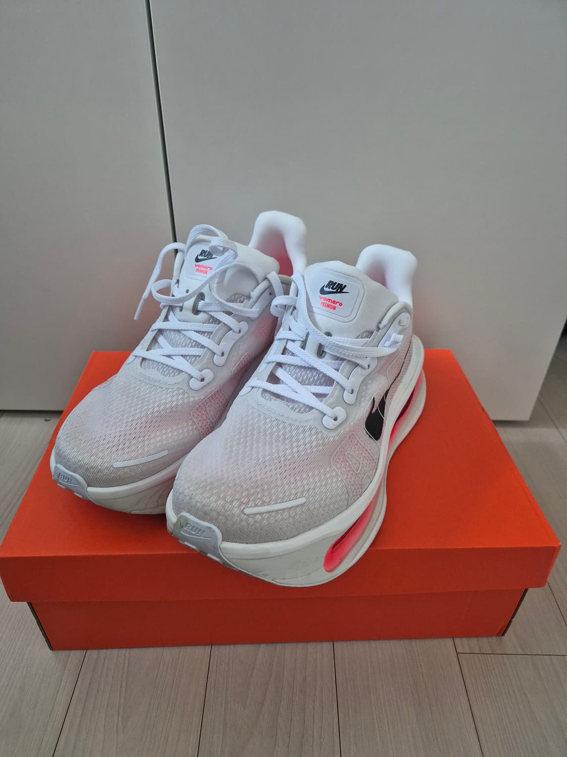 [255] 나이키 보메로프리미엄 브라이트화이트 상품이미지1