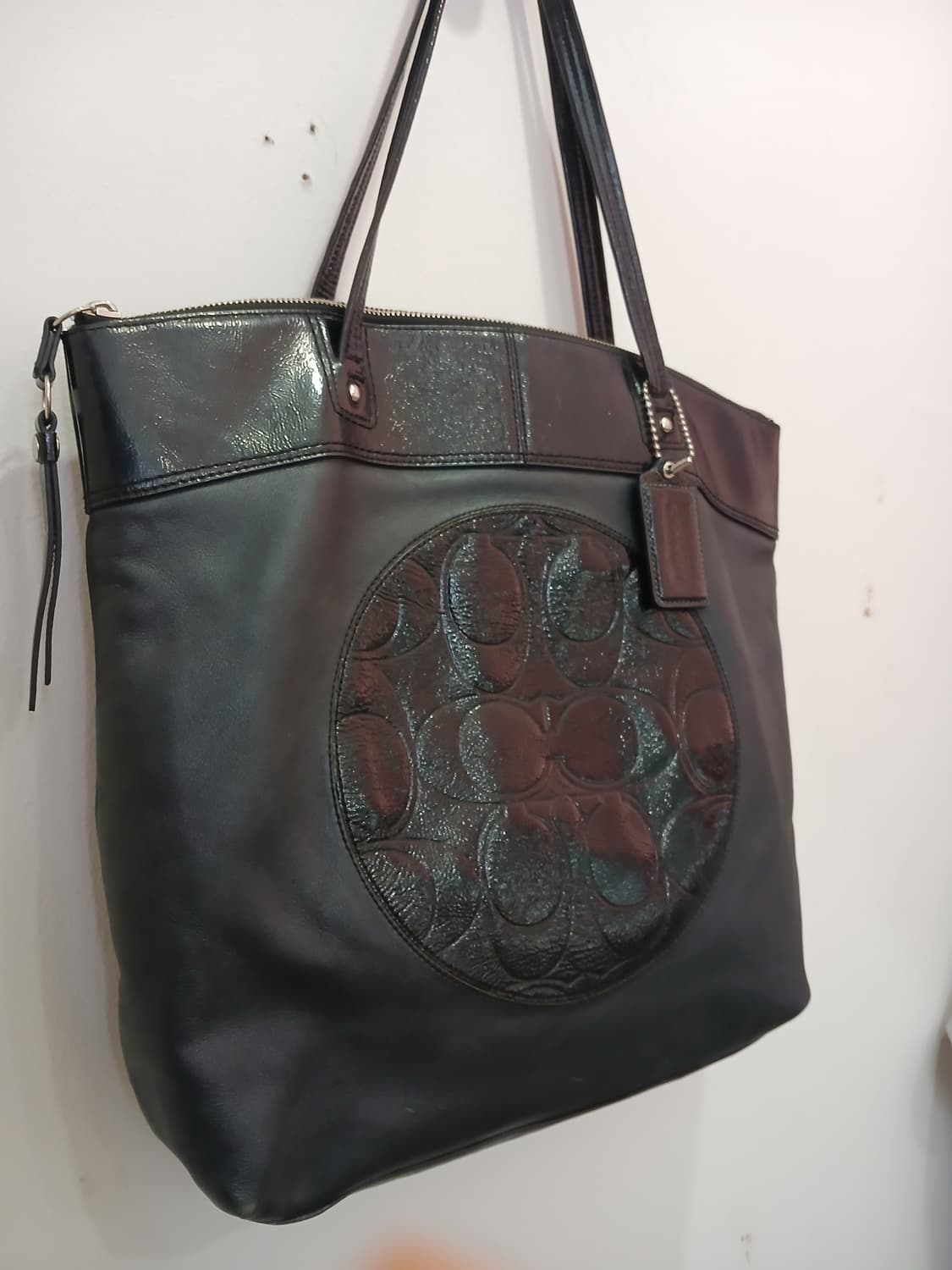 코치블랙로고 숄더백 토드백 상품이미지2