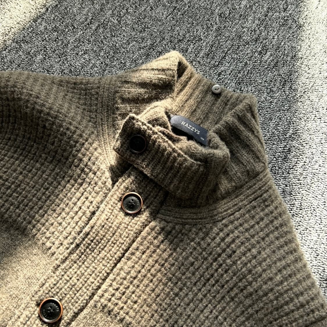 헤지스 브라운 암패치 가디건 집업  상품이미지6