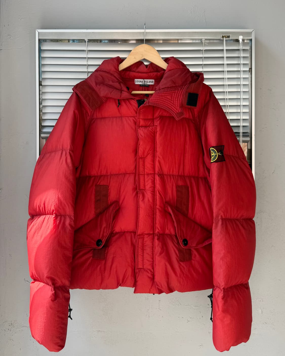 STONE ISLAND mesh badge red puffer 자켓 상품이미지1