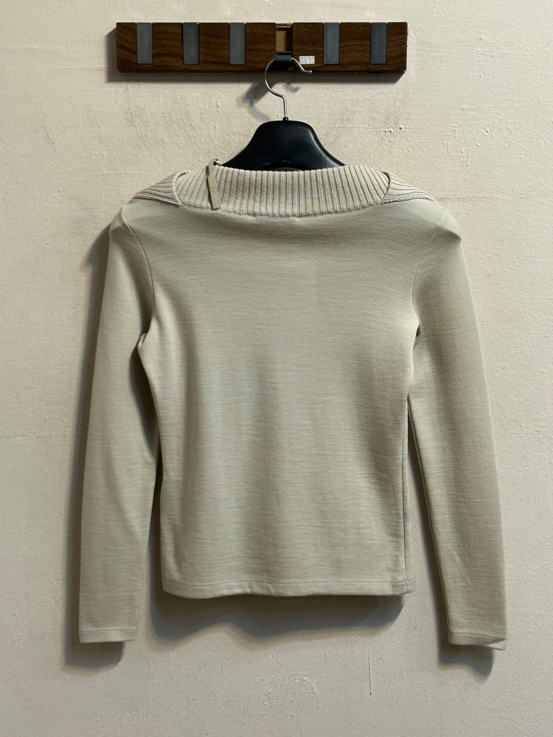 로에베 립 카라 니트 탑 상품이미지5