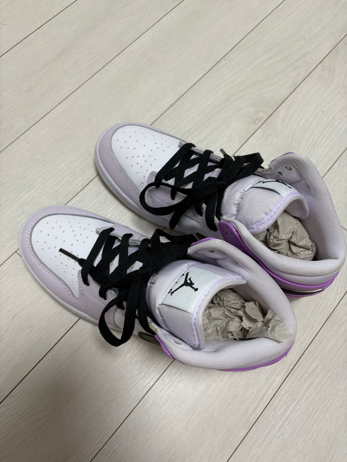 (GS) 나이키 조던 1 미드 베얼리 그레이프 화이트 상품이미지3