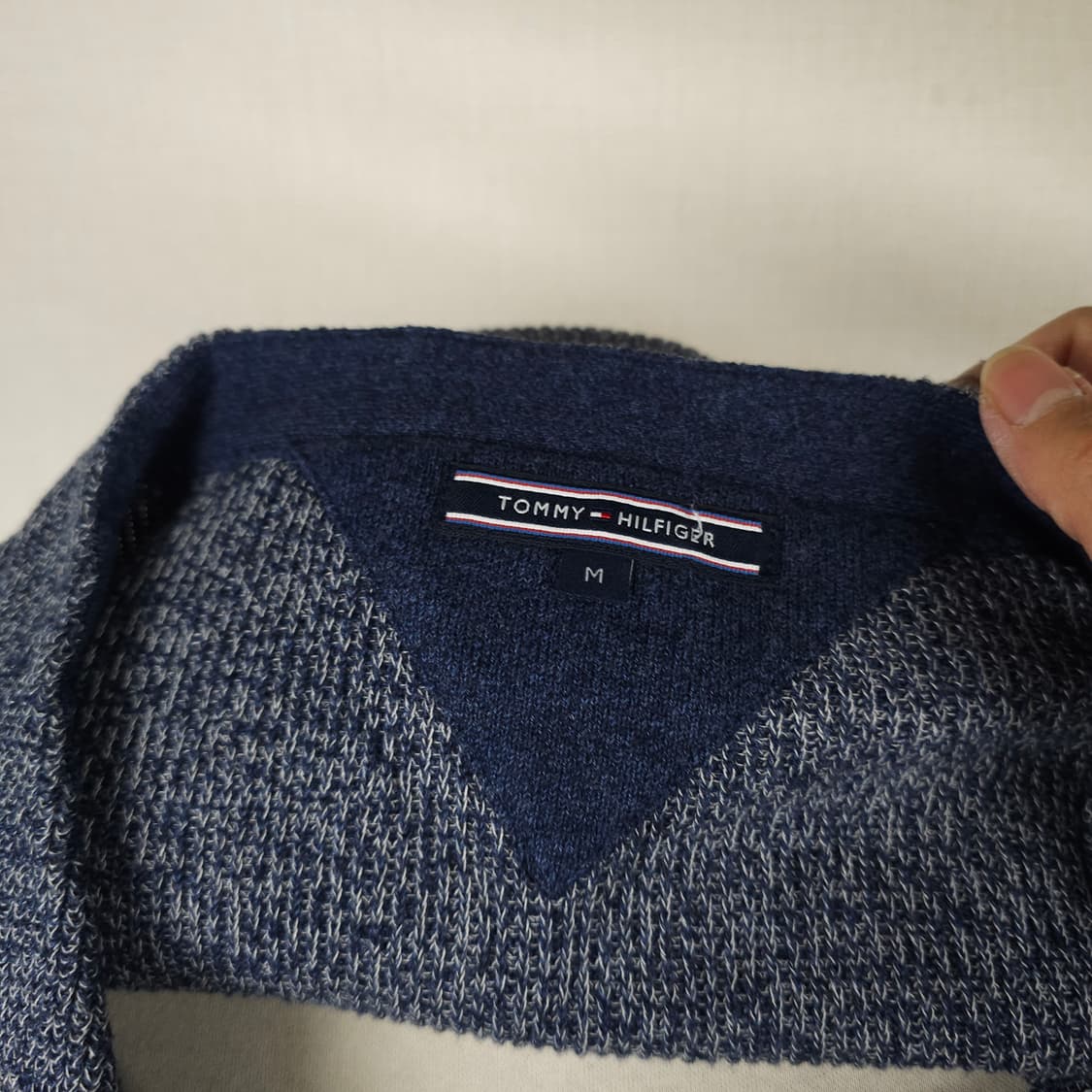 타미힐피거 V넥니트가디건 남자95사이즈  상품이미지3