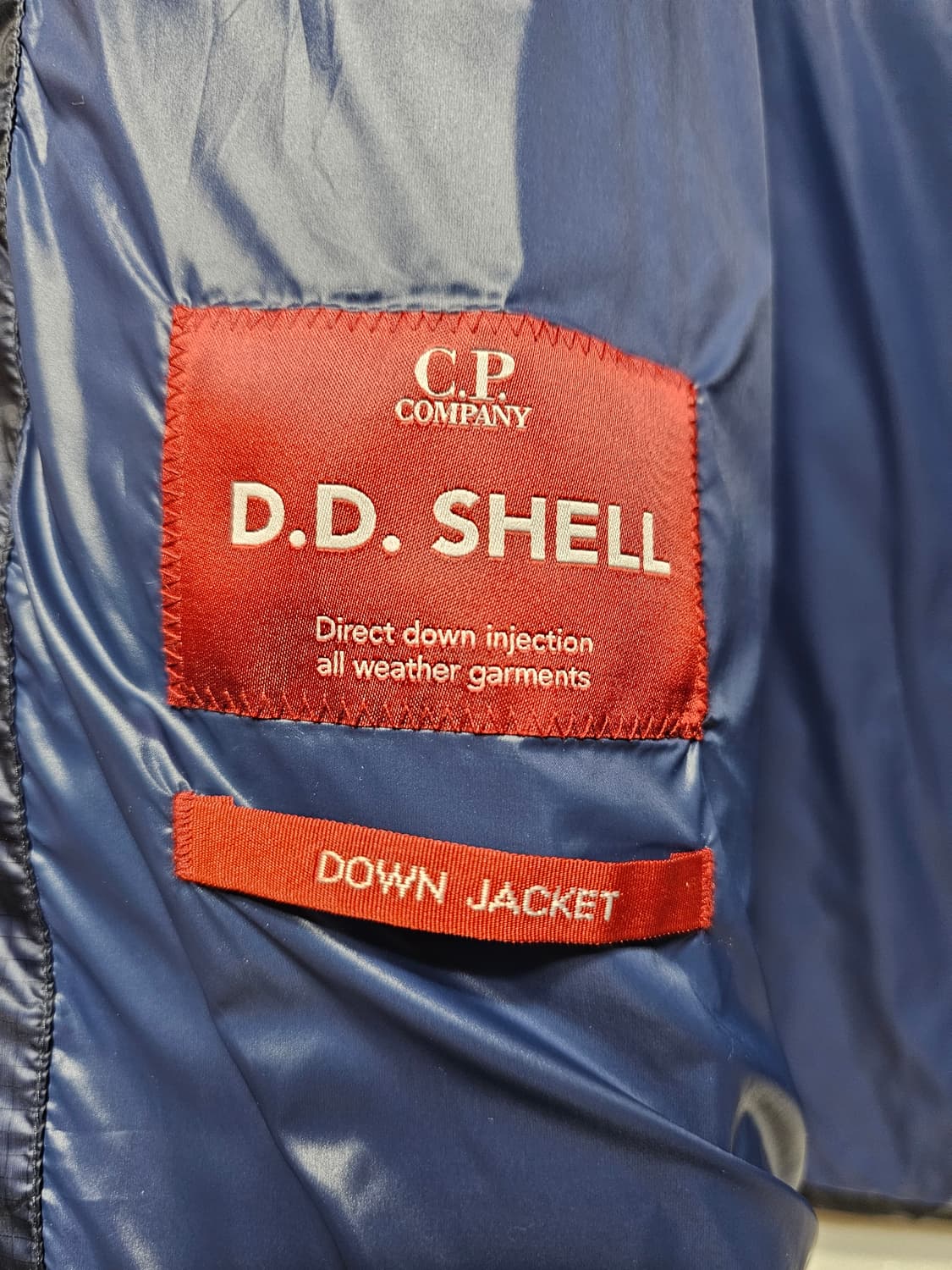 CP컴퍼니 DD쉘 후드 미디엄 다운 자켓 24FW 상품이미지8
