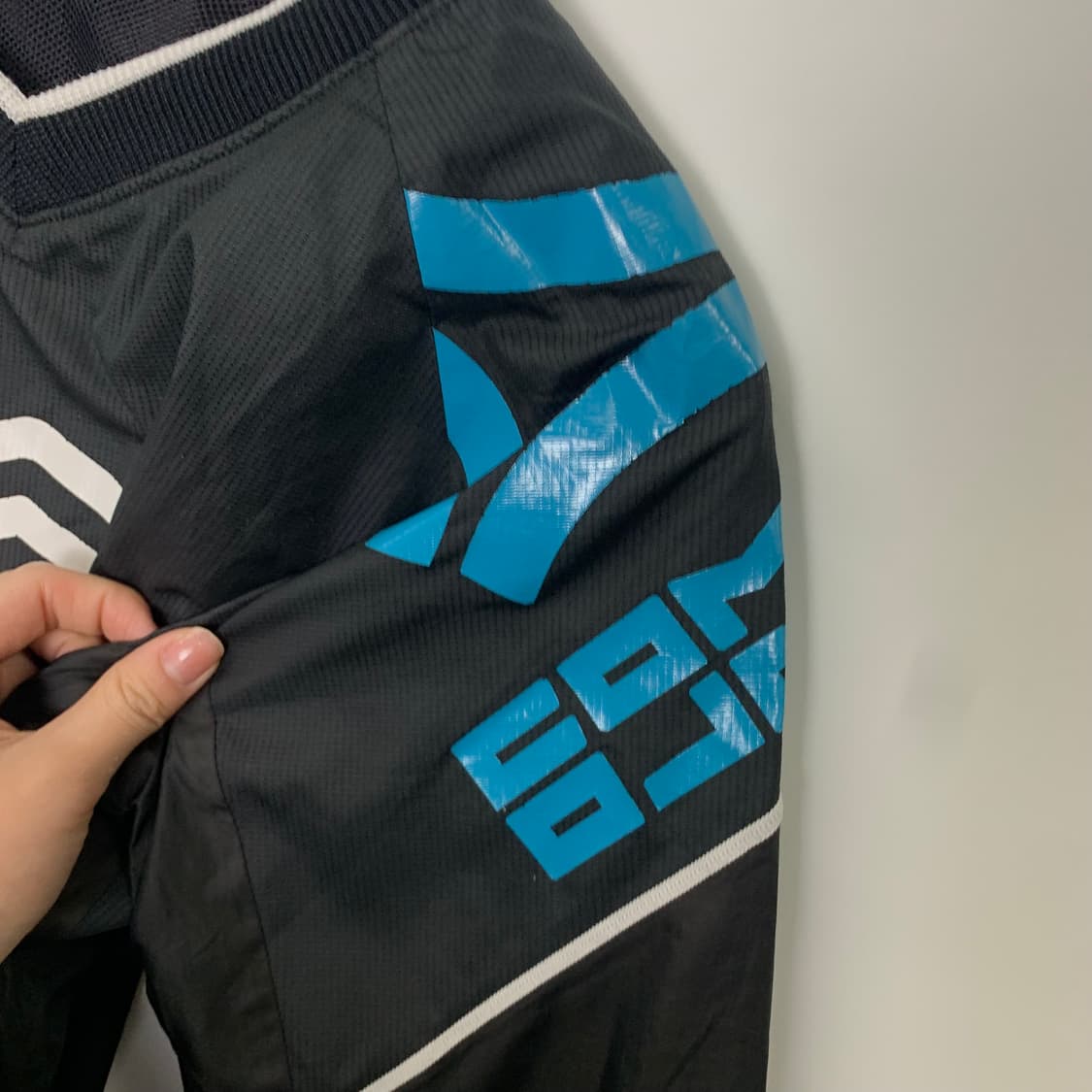 엄브로 빅로고 트레이닝 웜업 상품이미지5